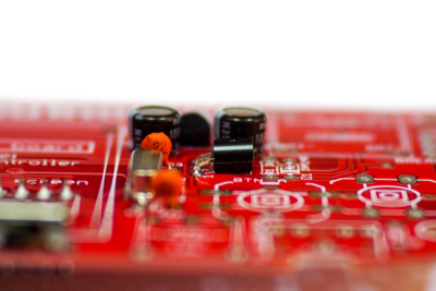 Spannungsregler und Transistor fertig eingelötet